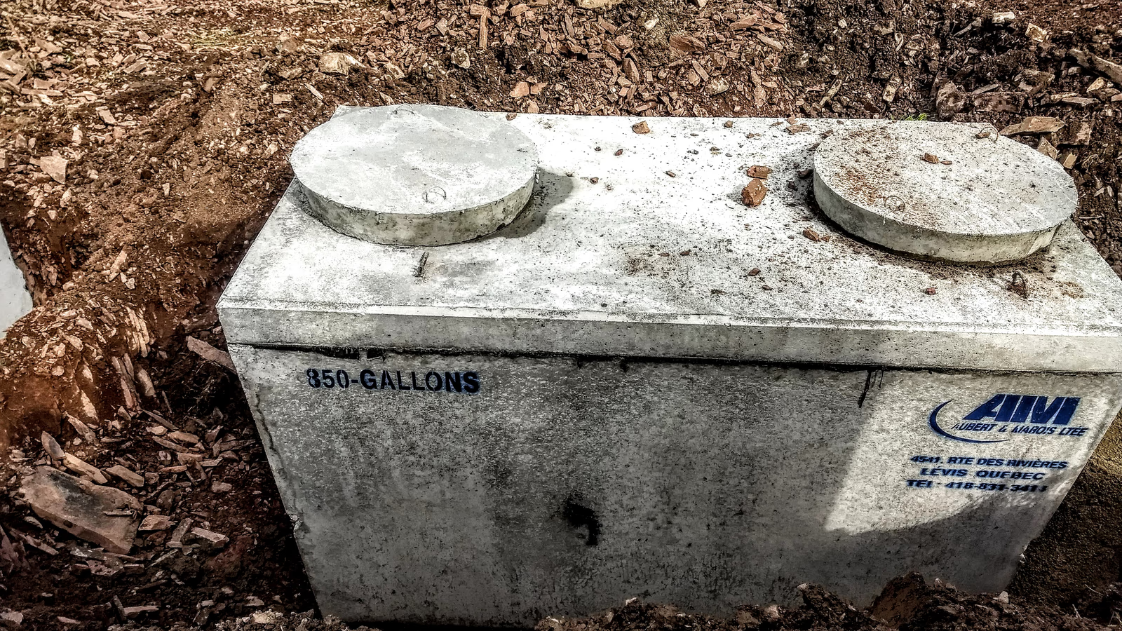 Septic tank maintenance service in a Miami-Dade residential property